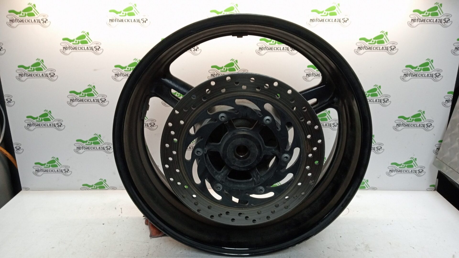 63632-scaled.jpg LLANTA TRASERA YAMAHA FJR 1300 2002 - Imagen 1