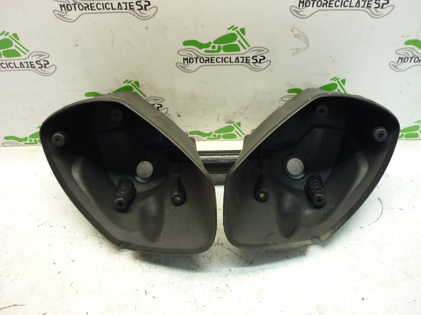 P1020506 CARCASA FARO TRIUMPH SPEED STREET TRIPLE 675/1050 - Imagen 1