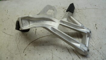 SOPORTE ESTRIBERA TRASERA IZQUIERDA BMW F 750 GS 2018 (K80) - Imagen 2